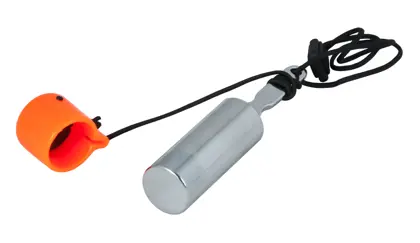 Shaker with magnet